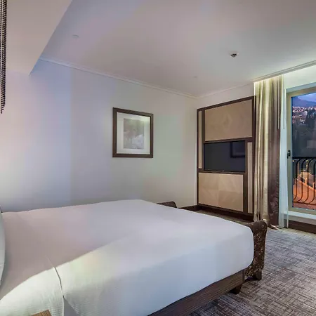 Отель Hilton Crna Gora 5*