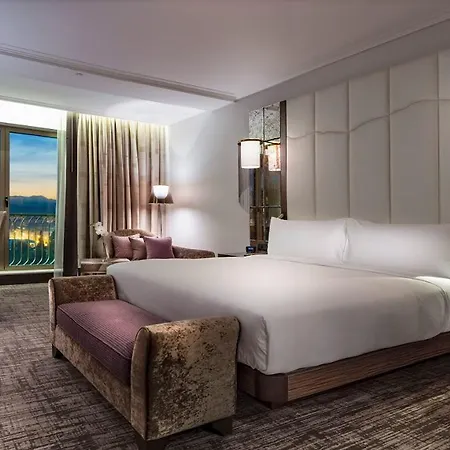 Hilton Crna Gora Отель Подгорица