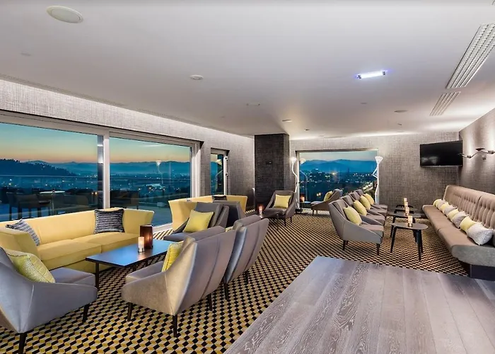 Hilton Crna Gora מלון 5*